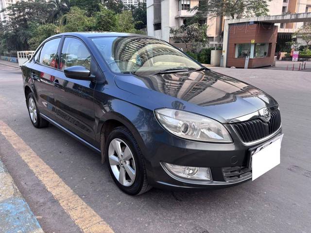 https://images10.gaadi.com/usedcar_image/4235578/original/processed_8aae7bfa2ada959f309840139d14e39b.jpg?imwidth=6400