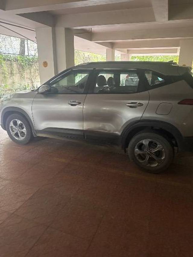 https://images10.gaadi.com/usedcar_image/4235616/original/4802aff3f837918f1b42b5780fae70c6.jpg?imwidth=6402