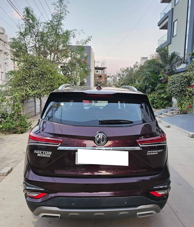 https://images10.gaadi.com/usedcar_image/4235646/original/processed_18a50e7fd1c7f1be50f46a427fe947c1.jpeg?imwidth=6402