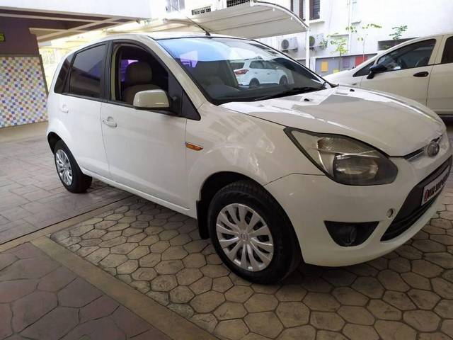 https://images10.gaadi.com/usedcar_image/4235689/original/processed_32df1b36cdcf503d2909ef06b5469bdb.jpeg?imwidth=6400