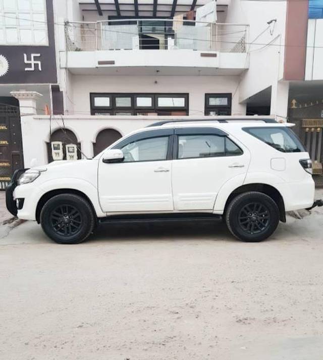 https://images10.gaadi.com/usedcar_image/4235694/original/processed_ae5bd71a-6d8c-485a-84d1-b0d9702c3282.jpg?imwidth=6402