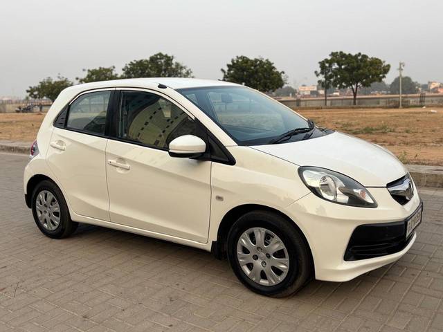 https://images10.gaadi.com/usedcar_image/4235703/original/b7da304ee9359e2ecaac40b358f62629.jpg?imwidth=6400