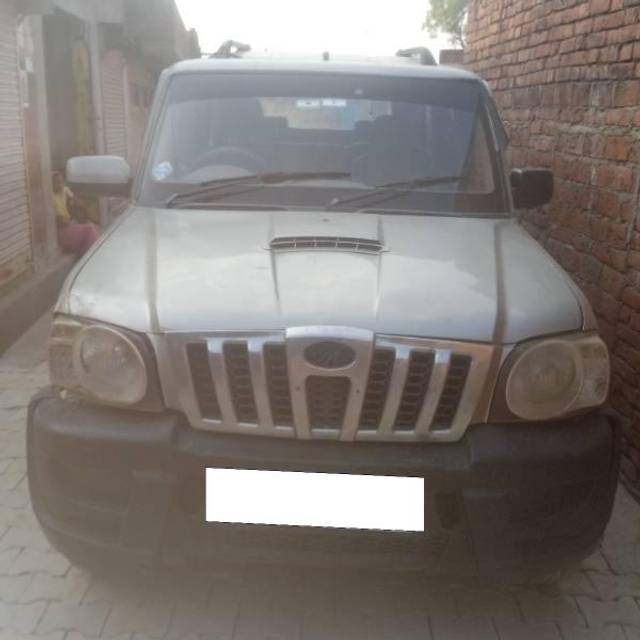 https://images10.gaadi.com/usedcar_image/4235712/original/processed_0ec00326-d29b-4aec-b66f-f1d4e418c81d.jpg?imwidth=6402