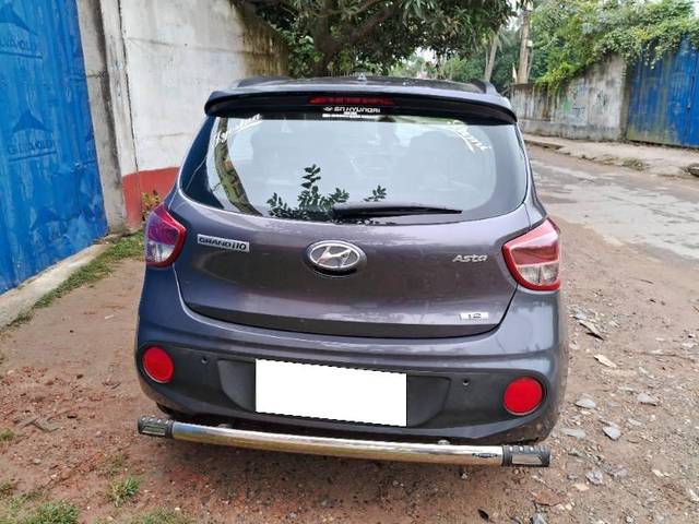 https://images10.gaadi.com/usedcar_image/4235747/original/processed_8210b648-f3b6-4706-bf8e-81d5b0298934.jpg?imwidth=6402