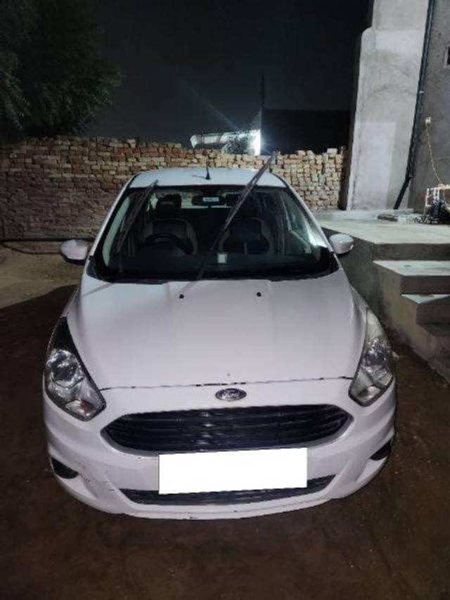 https://images10.gaadi.com/usedcar_image/4235883/original/processed_7549185c-11ce-4b83-aa26-1d883afd14cc.jpg?imwidth=6400