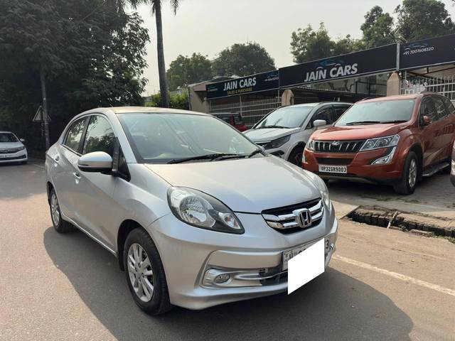 https://images10.gaadi.com/usedcar_image/4235942/original/processed_d7f42d0fa16b8332cde616671642ab1e.jpg?imwidth=6400