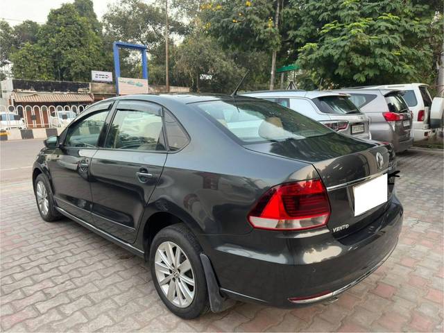 https://images10.gaadi.com/usedcar_image/4235965/original/processed_38e7afbce2f4c40948919f29c7a7d871.jpg?imwidth=6402