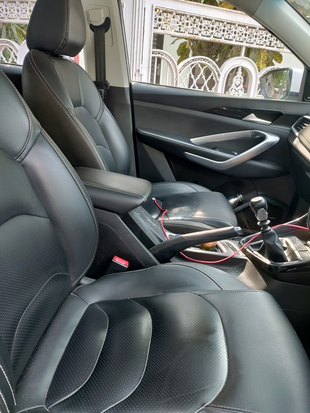 Second-hand 2020 MG Hector Sharp Diesel Dualtone for sale in Indore-2