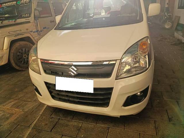 https://images10.gaadi.com/usedcar_image/4236106/original/processed_54e3c195-6ebf-42c1-8a34-1ffc45c971b2.jpg?imwidth=6400