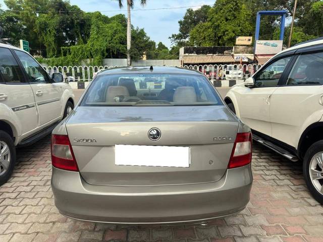 https://images10.gaadi.com/usedcar_image/4236120/original/processed_4a6a5cf35e88cc011305eb32a4834525.jpg?imwidth=6401