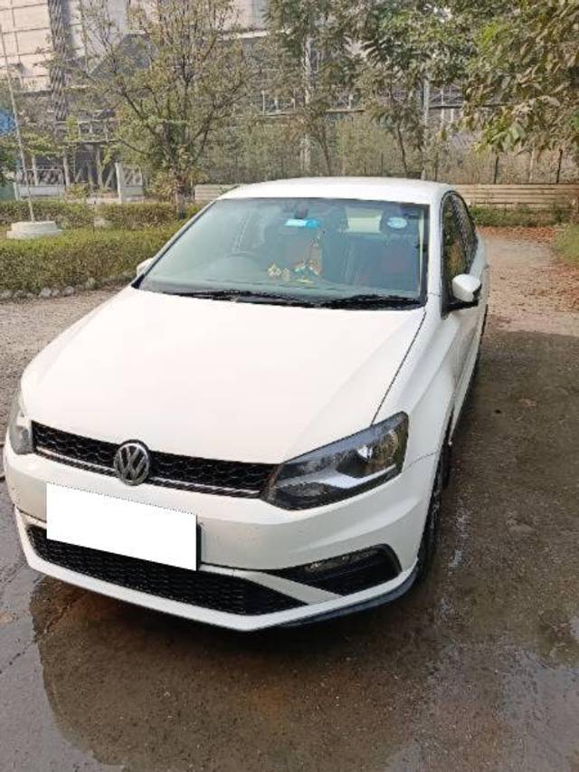 https://images10.gaadi.com/usedcar_image/4236164/original/processed_56e08006-5deb-426e-9b8e-7380e79f34ce.jpg?imwidth=6402