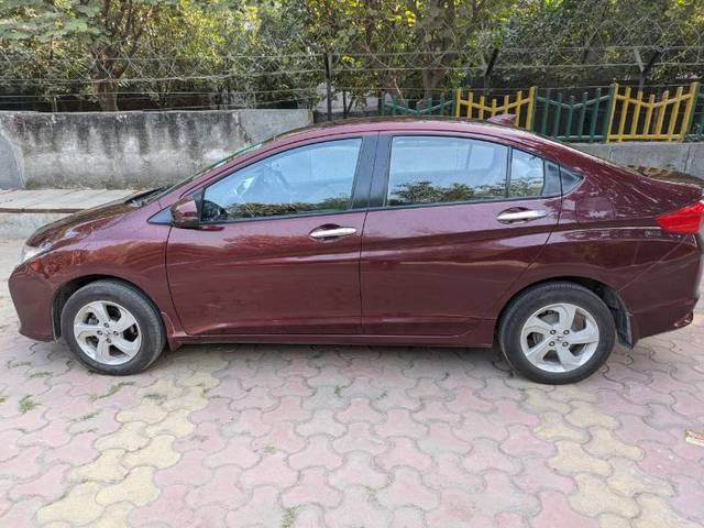 https://images10.gaadi.com/usedcar_image/4236242/original/e9c1fcd322fcb3dbdfb3d6088e20d5da.jpg?imwidth=6402