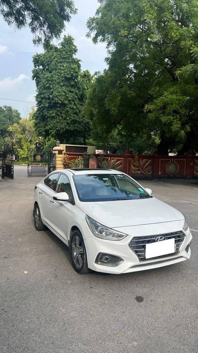 https://images10.gaadi.com/usedcar_image/4236264/original/processed_437e8d69f9a82c1e10ef8d354a049571.jpg?imwidth=6400