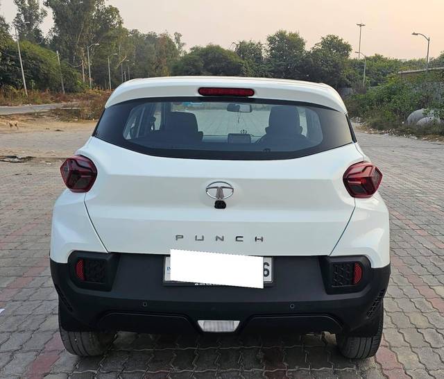 https://images10.gaadi.com/usedcar_image/4236314/original/processed_10527936e624e24a4c37540cc4b4e8a5.jpg?imwidth=6402