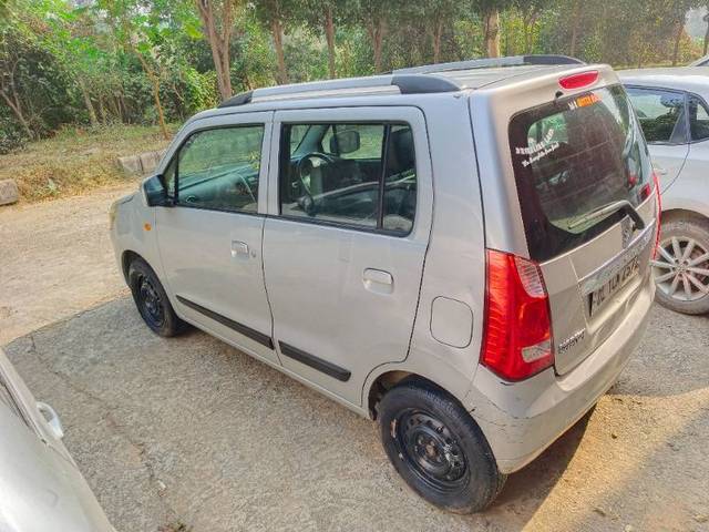 https://images10.gaadi.com/usedcar_image/4236319/original/63b272c771a32675de72837a9bcce5b9.jpg?imwidth=6402