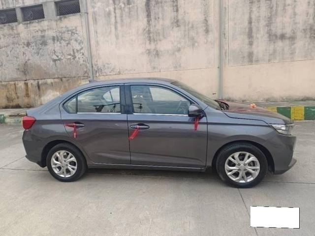 https://images10.gaadi.com/usedcar_image/4236344/original/processed_724d490395dd3317fc5668ce6589a6a0.jpg?imwidth=6401