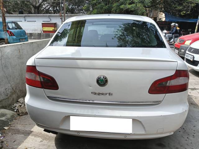 https://images10.gaadi.com/usedcar_image/4236382/original/processed_2cd1282394a1fe726a4e89d79a745b11.jpg?imwidth=6401