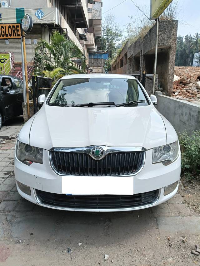 https://images10.gaadi.com/usedcar_image/4236382/original/processed_cc9d0ec92111c362630b9f5b5a260f19.jpg?imwidth=6402