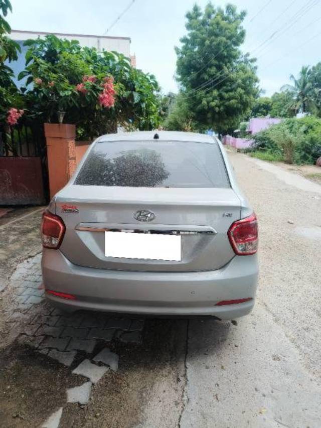 https://images10.gaadi.com/usedcar_image/4236467/original/processed_fa11951e-fc52-4149-bf22-38518a5415db.jpg?imwidth=6402