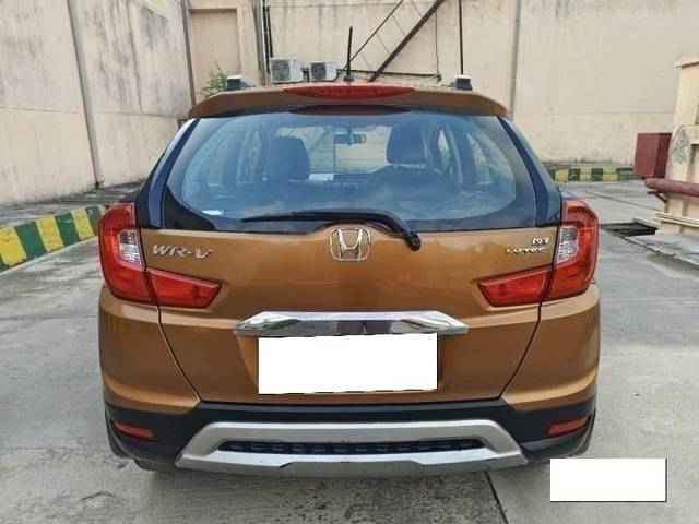 https://images10.gaadi.com/usedcar_image/4236511/original/processed_6a16f9a7931a3d93bbaa3f3cff5d7f56.jpg?imwidth=6402