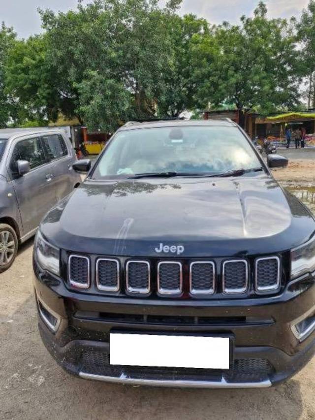 https://images10.gaadi.com/usedcar_image/4236547/original/processed_b2a8d633-0393-4470-9670-4d8c6003125d.jpg?imwidth=6400