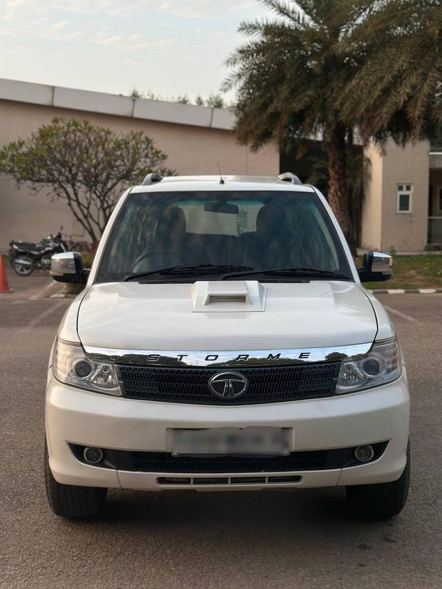 https://images10.gaadi.com/usedcar_image/4236554/original/processed_787bf619a81f067daa96def4a1adea55.jpg?imwidth=6400