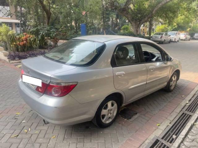 https://images10.gaadi.com/usedcar_image/4236566/original/processed_ee28ed55-d160-4627-80fe-493bf220d4ff.jpeg?imwidth=6402