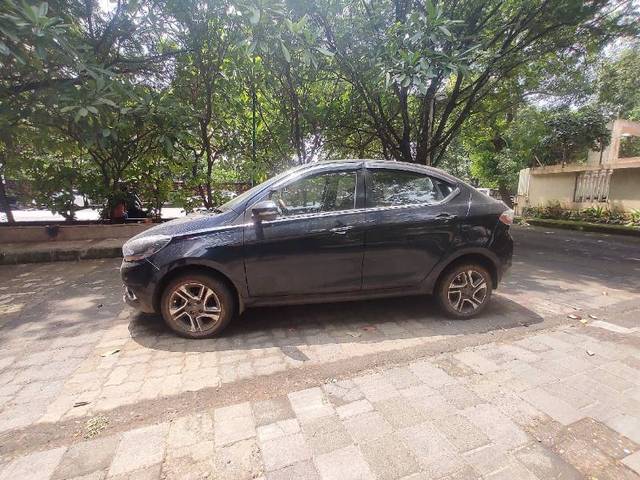 https://images10.gaadi.com/usedcar_image/4236592/original/554b31f152521d8ea35dc83822087970.jpg?imwidth=6400