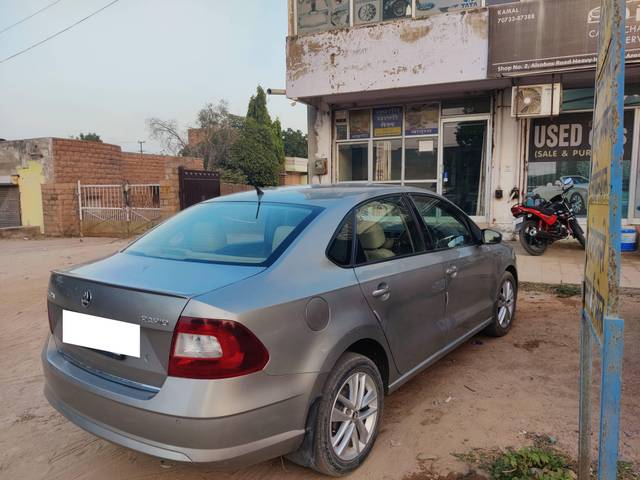 https://images10.gaadi.com/usedcar_image/4236622/original/processed_7f5b69a3167d21db2251b5b8b227c3f2.jpg?imwidth=6401