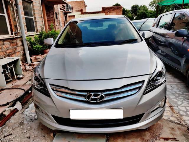 https://images10.gaadi.com/usedcar_image/4236648/original/processed_4af81b958269e6ab9bf148803fa233cd.jpg?imwidth=6402