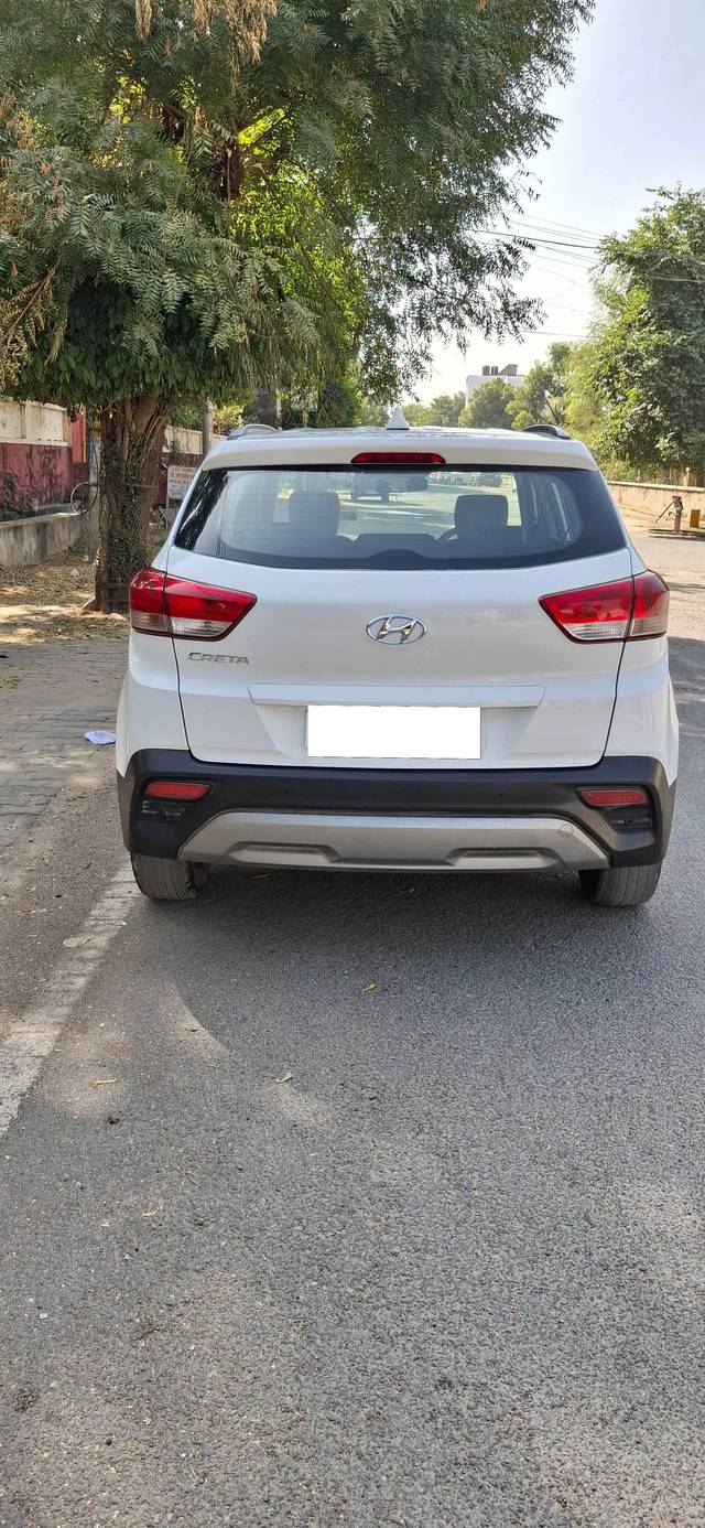 https://images10.gaadi.com/usedcar_image/4236675/original/processed_828813c0f3a27d6c834c4d9294407e44.jpg?imwidth=6402