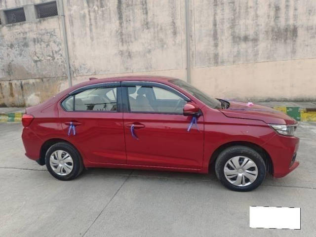 https://images10.gaadi.com/usedcar_image/4236688/original/6315546849eb79070f414b505e0dac1b.png?imwidth=6401