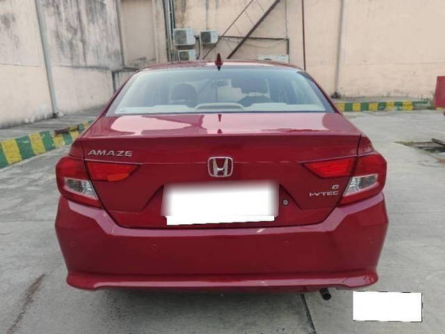 https://images10.gaadi.com/usedcar_image/4236688/original/processed_57f325d77f4b64ebf0f63a37d0f88938.png?imwidth=6402