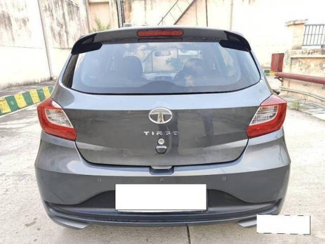 https://images10.gaadi.com/usedcar_image/4236752/original/processed_f95f59f2097d0c5887a3e6a23ae57633.png?imwidth=6402