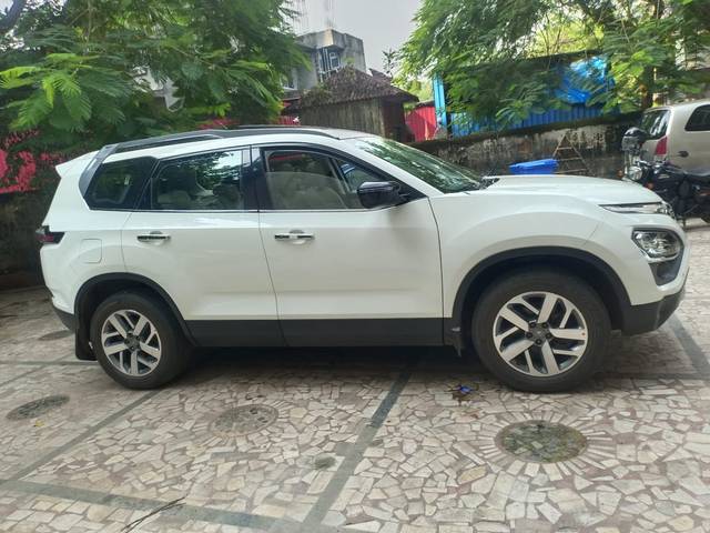 https://images10.gaadi.com/usedcar_image/4236814/original/09c623b980f31137347c869381303b4a.jpg?imwidth=6401