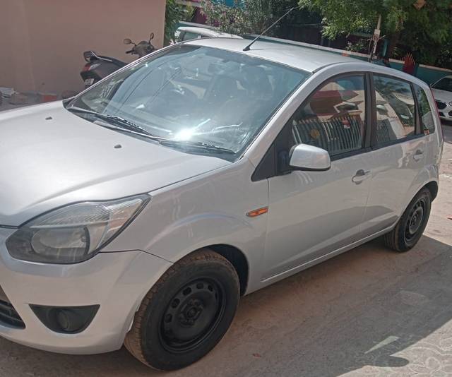 https://images10.gaadi.com/usedcar_image/4236823/original/4a0d8bac6e5e98f9b1f73414f8e9f248.jpg?imwidth=6400