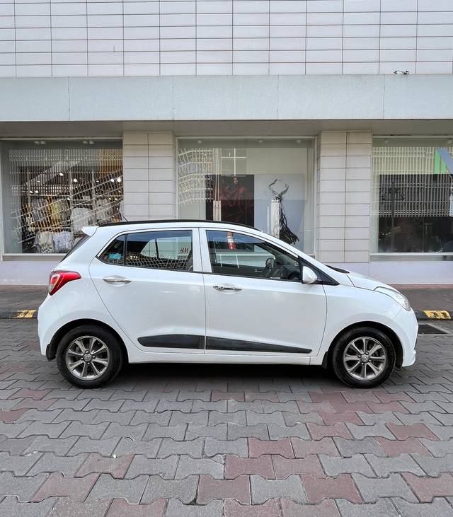 https://images10.gaadi.com/usedcar_image/4236826/original/fcc4a1ac350f66747d5ccbc8baf63420.jpg?imwidth=6401