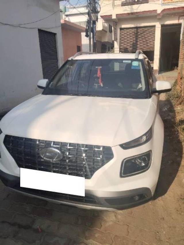 https://images10.gaadi.com/usedcar_image/4236864/original/processed_fec3f4b9-359e-4b03-b569-5d75baaf3b51.jpg?imwidth=6400