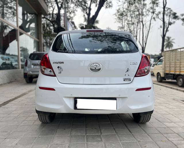 https://images10.gaadi.com/usedcar_image/4236888/original/processed_19cb26628269cec50eb41d0034fb9291.jpg?imwidth=6401