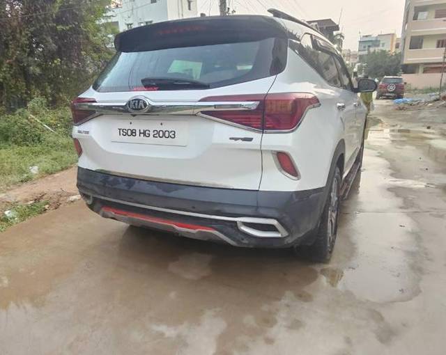 https://images10.gaadi.com/usedcar_image/4236952/original/processed_17e4377a-41bb-4130-8f6a-4baceb6b900f.jpg?imwidth=6402