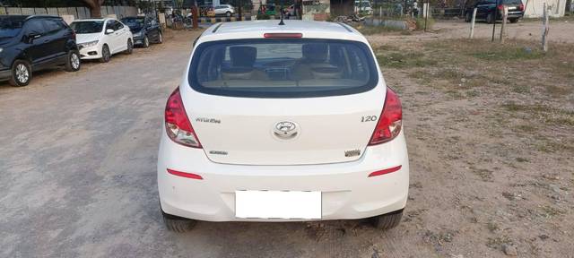 https://images10.gaadi.com/usedcar_image/4236962/original/processed_f8a36d86304c3a8cb03c5931646cc3e3.jpg?imwidth=6402