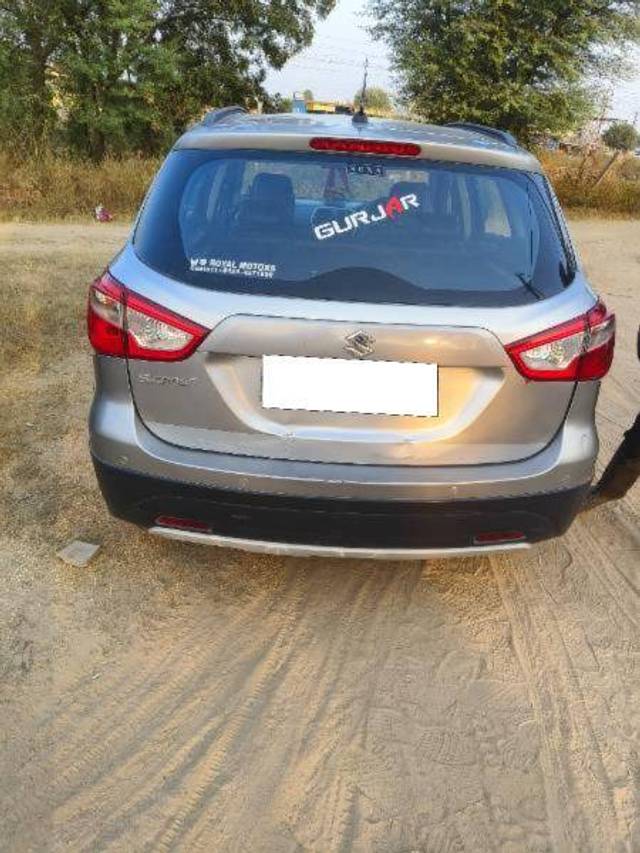 https://images10.gaadi.com/usedcar_image/4236969/original/fc3ba45fe8e13ab603779bc5ee1f9645.jpg?imwidth=6401