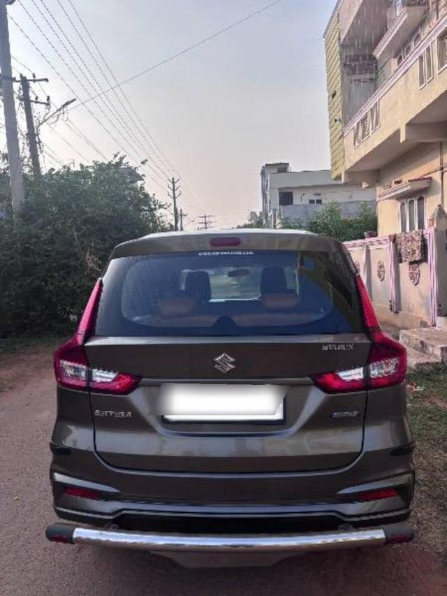 https://images10.gaadi.com/usedcar_image/4236979/original/processed_58f2b397-eeff-4292-ba65-97b590e8996f.jpeg?imwidth=6401