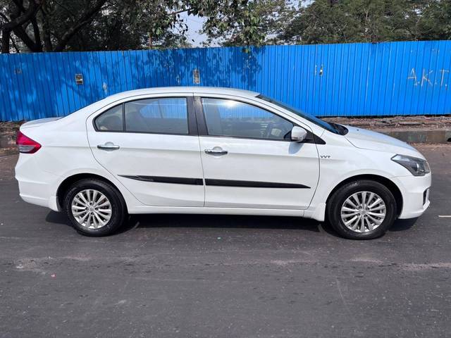 https://images10.gaadi.com/usedcar_image/4236992/original/processed_abaf8c80f00b937b0b956e19d68951f3.jpg?imwidth=6401