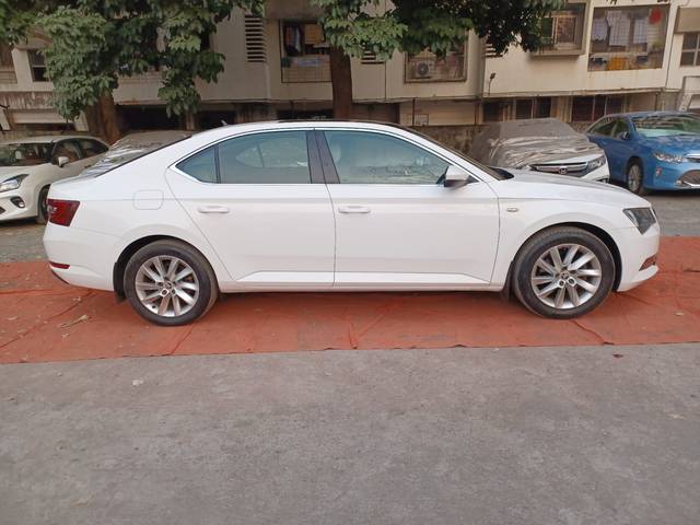 https://images10.gaadi.com/usedcar_image/4237013/original/82c76067e8bdae31eec83a478b776e54.jpeg?imwidth=6401