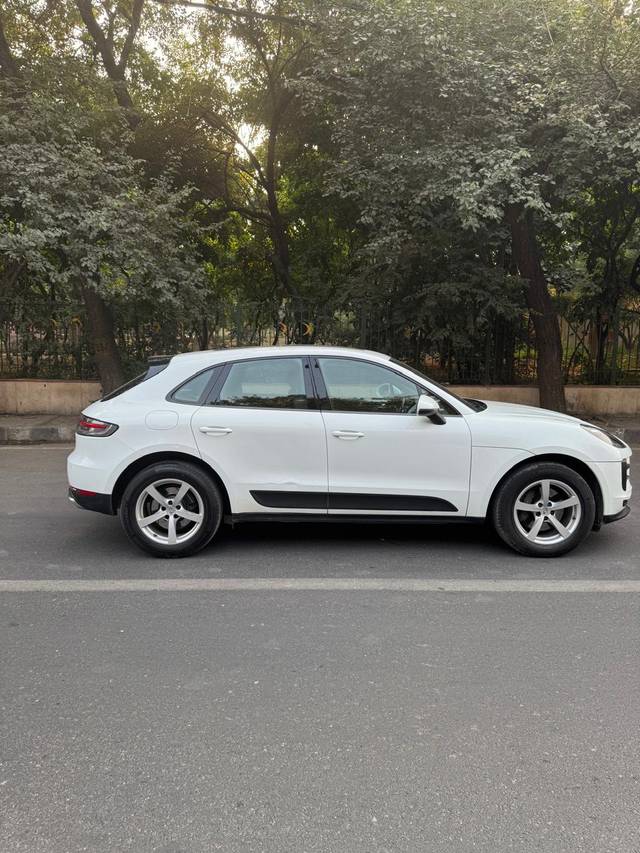 https://images10.gaadi.com/usedcar_image/4237037/original/ea1ac55e68c3f39e5b3bad0643354452.jpg?imwidth=6401