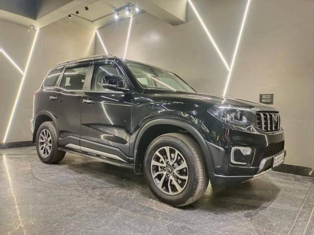 https://images10.gaadi.com/usedcar_image/4237099/original/processed_e20f435e54a5ba4bb42ab4c4d01947e8.jpg?imwidth=6400