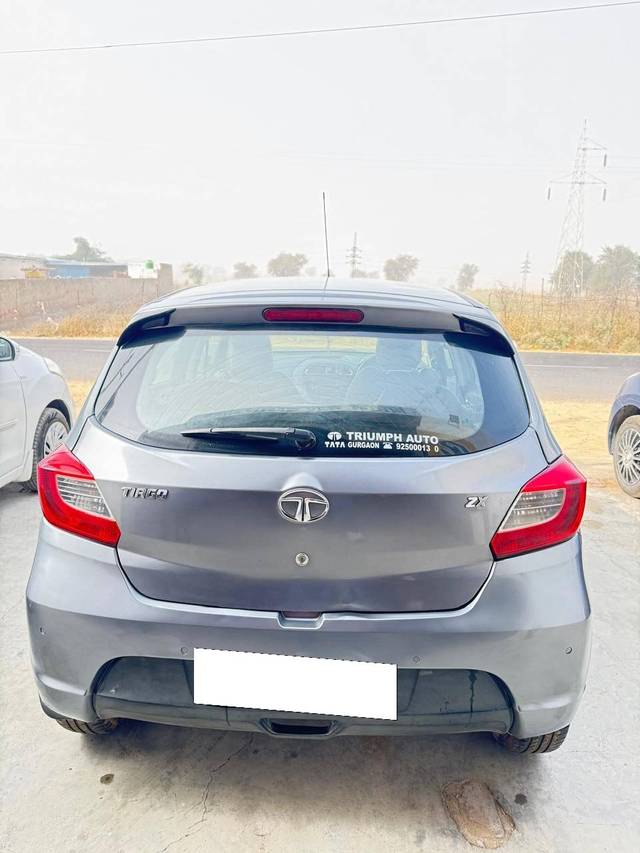 https://images10.gaadi.com/usedcar_image/4237194/original/processed_489a6d6ac25758c6a20147de05fa79a1.jpg?imwidth=6401