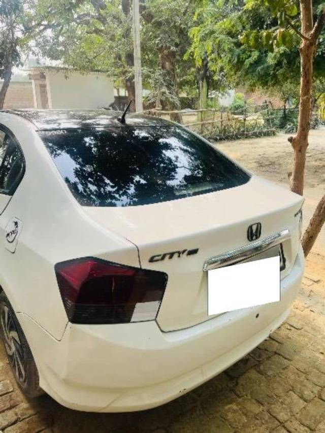 https://images10.gaadi.com/usedcar_image/4237269/original/processed_552f8bce-ae63-4b8b-8a59-e106ee3ac397.jpeg?imwidth=6401