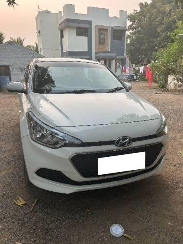 https://images10.gaadi.com/usedcar_image/4237296/original/processed_cbe885d6-90b6-4248-adf3-3432e2648f0a.jpg?imwidth=6402